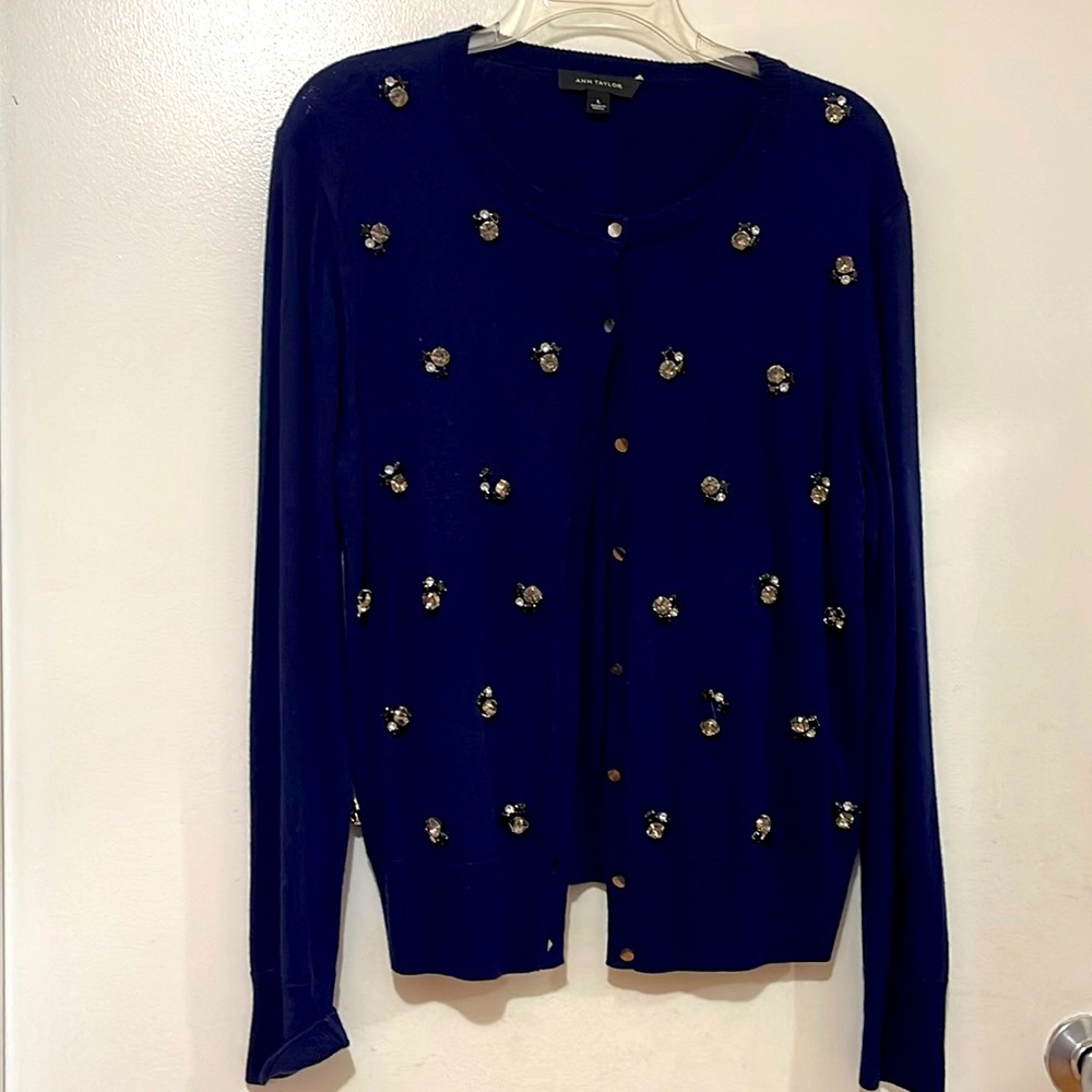 Elegant cardigan with embroidery by sparkling stones